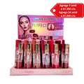 Lip Gloss + Delineador retractil intransferible Mate tipo  Maybelline